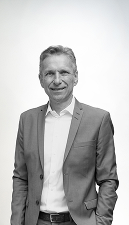 Eduard B. Wagner ist Gründer und Geschäftsführer der INSYS MICROELECTRONICS GmbH, der auch der Geschäftsbereich INSYS icom unterliegt.